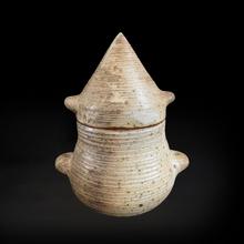 Coiffe conique (Pot couvert), 1961