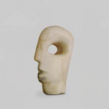 Tête avec trou (Albâtre) - 1991
