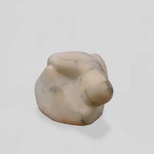 Femme accroupie (Albâtre) - 1996