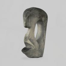 Grande Tête avec Trou (Calcaire) - 1961