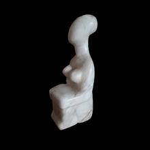Femme assise - Albâtre - 1978
