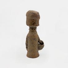 Femme au béret et au long gilet, 1962