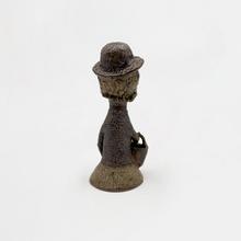 Femme au chapeau au chandail et chapeau melon, 1958
