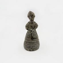 Femme tricotant (clochette de table), 1946