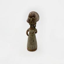 Femme au chapeau relevé et à l'écharpe (Bouquetière), 1963