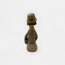 Femme à la jupe bouffante à carreaux ( bouquetière), 1970