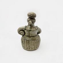 Femme à la coiffure en champignon.(bouteille à liqueur), 1946