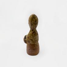 Femme très encapuchonnée (bouquetière), 1958