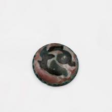 Motif végétal noir sur fond blanc et rose (pendentif), 1942