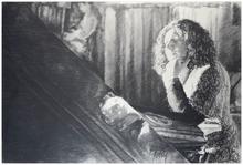 Debout, reflet visage dans le piano - circa 1984