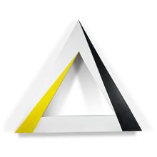 Triangle ouvert (blanc jaune noir) — 2019