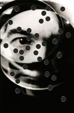 Autoportrait aux deux loupes. 2000