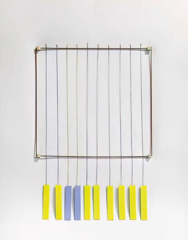 Catalogue raisonné, Albert Chubac, Collage aux éléments suspendus, 8 rectangles jaunes et deux bleus