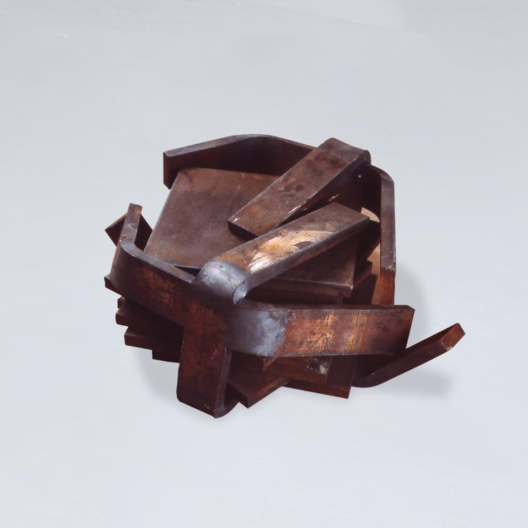 Toni Grand, sculpture Sans titre acier découpé, 1981