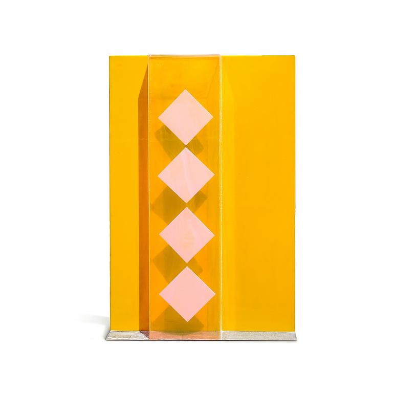 Catalogue raisonné, Albert Chubac, Sculpture en plexiglas sur fond jaune