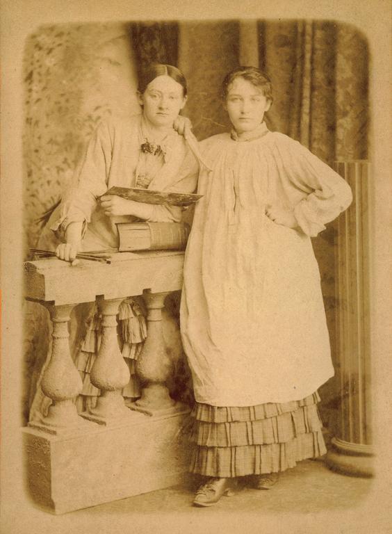 Camille Claudel et Ghita Theuriet vers 1882 