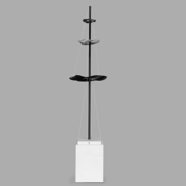 Catalogue raisonné, Etienne Beothy, Opus 113 — Mat et trois mobiles (construction bois et ficelle) — 1950