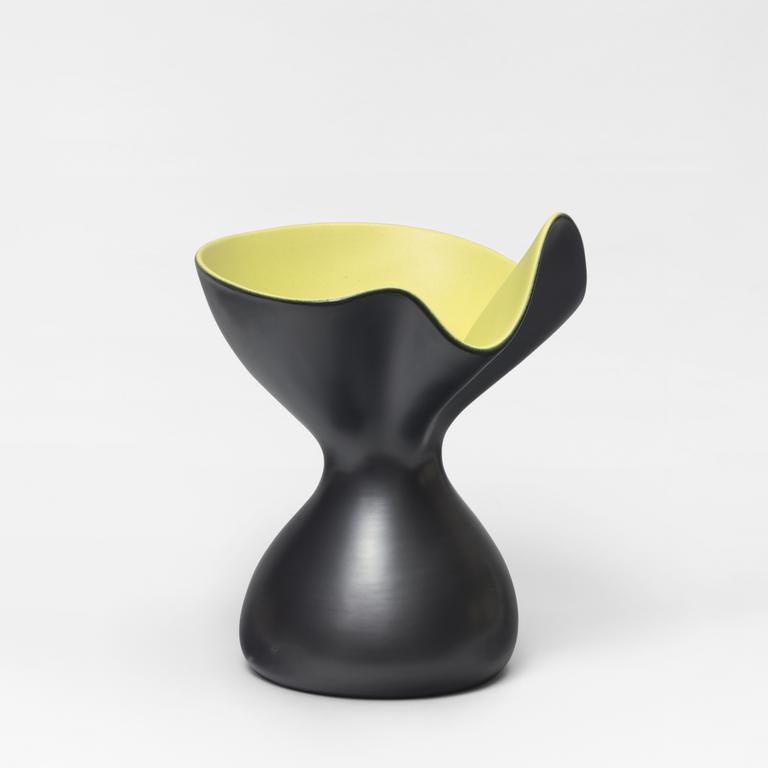Catalogue raisonné, Pol Chambost, Vase corolle (noir jaune). Modèle 1055 — 1955