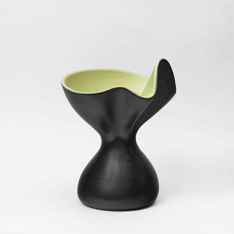 Catalogue raisonné, Pol Chambost, Vase corolle (noir anis). Modèle 1055 — 1955