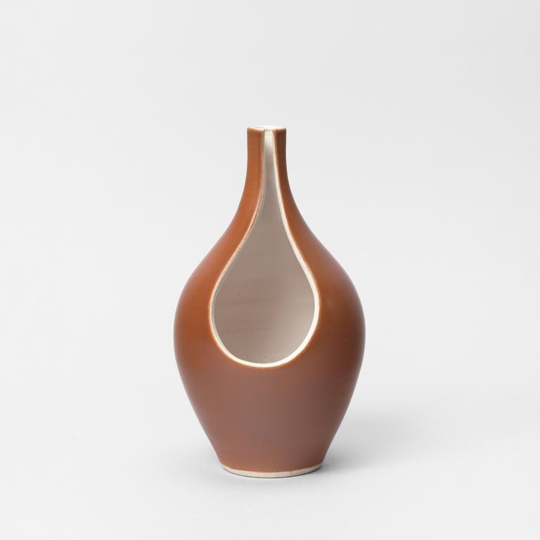 Catalogue raisonné, Pol Chambost, Vase goutte (chamois blanc). Modèle 1068 — 1955