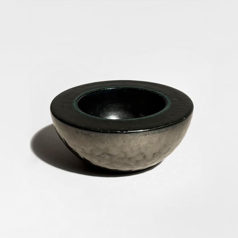 Catalogue raisonné, Pol Chambost, Cendrier semi sphérique (Noir). Modèle 1320 — 1962