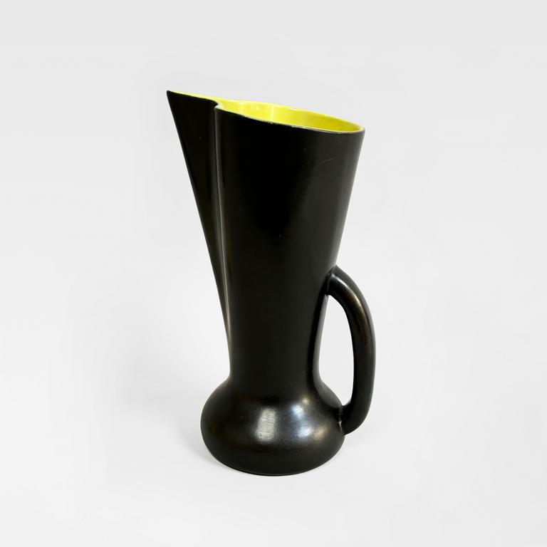 Catalogue raisonné, Pol Chambost, Pichet (noir jaune). Modèle 1041 — 1954