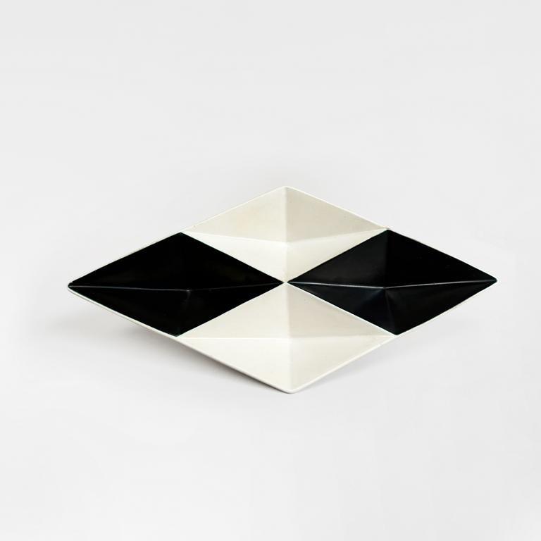 Catalogue raisonné, Pol Chambost, Plat aux quatre losanges (noir blanc). — 1959