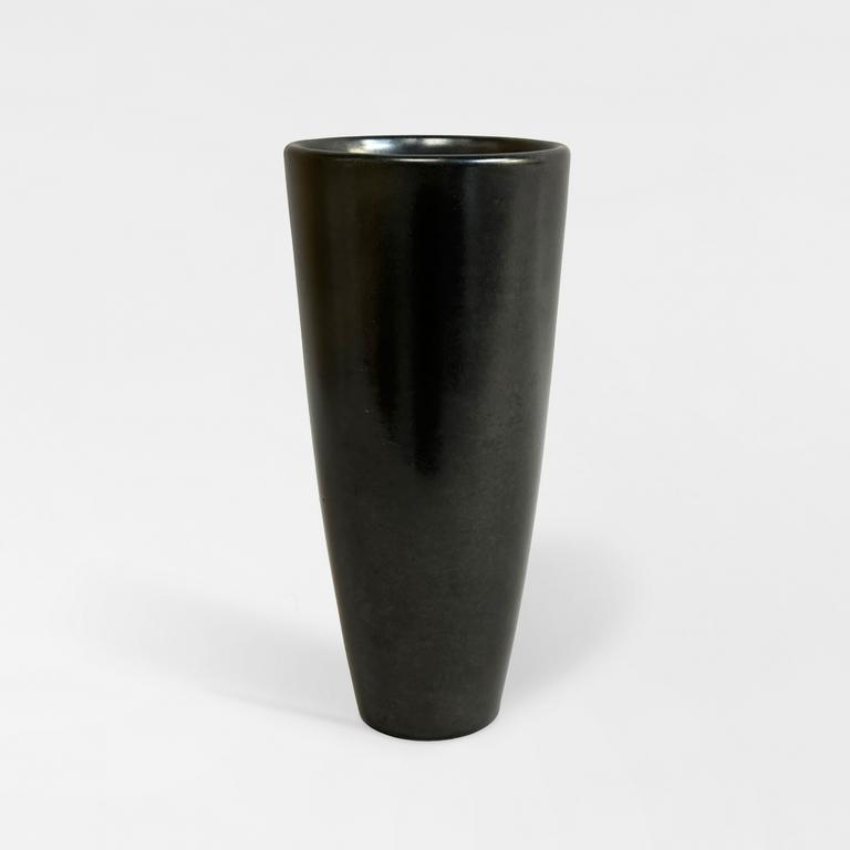 Catalogue raisonné, Pol Chambost, Vase oblong (noir). Modèle 2128 — 1959