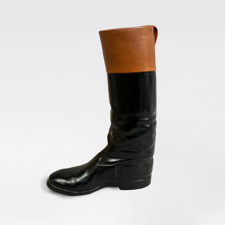 Catalogue raisonné, Pol Chambost, Vase botte d’équitation(noir brun)