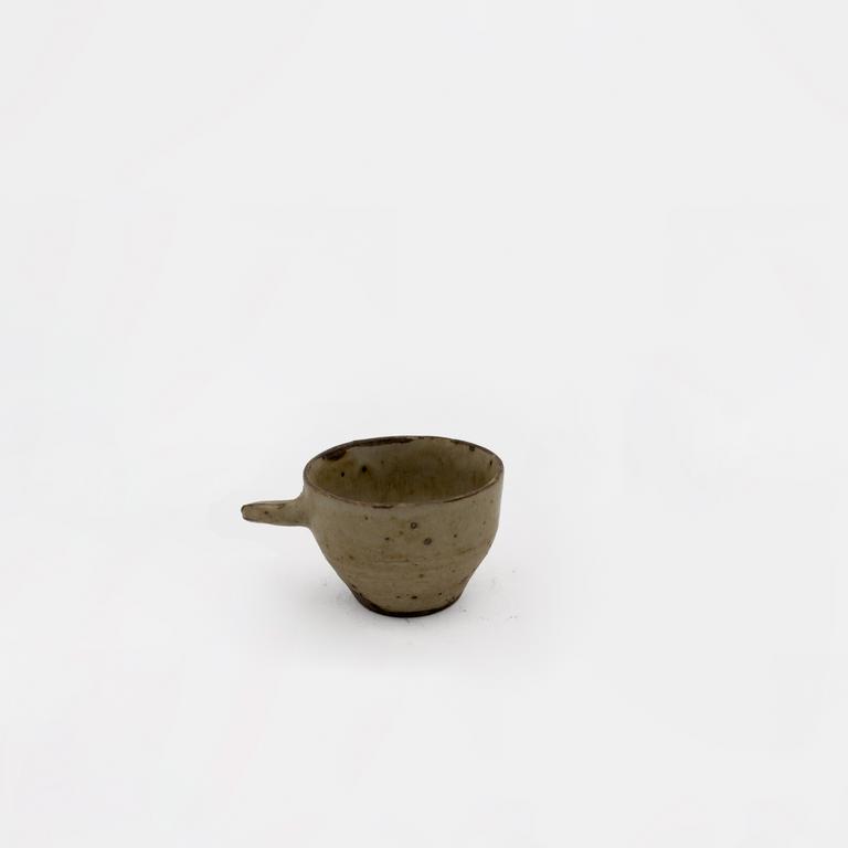 Catalogue raisonné, Jean & Jacqueline Lerat, Tasse beige avec oreille, 1958