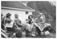 Photo Daria en famille avec Imre Guyomaï en 1935 en Suisse