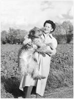 Photo Daria et son chien à la Michelière vers 1945-1950