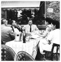 Photo Avec Jean Paul Sartre dans un café avec Georges Vallois. Début des années 1950