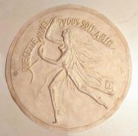 Année Amie Plâtre, avers D=31 cm © Collection Daria Gamsaragan Estate