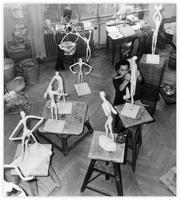 Photo Daria Gamsaragan dans son atelier, Villa Spontini,Paris, vers 1957 -1.jpg (3.03 Mo) Alternative textuelle Brève descrip...