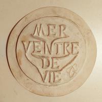 Mer Ventre de Vie Plâtre D=18 cm © Collection Daria Gamsaragan Estate