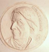 Nathalie Sarraute, avers, Plâtre D=30 cm © Collection Daria Gamsaragan Estate