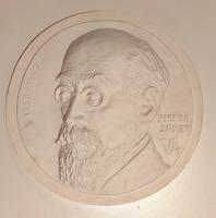 Pierre Janet, avers, Plâtre D=31 cm © Collection Daria Gamsaragan Estate