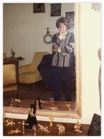 Photo Square Delormel, Paris 1973, Daria chez elle, reflet dans le miroir