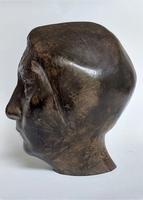 La porteuse d'eau bois d'ébène profil 1