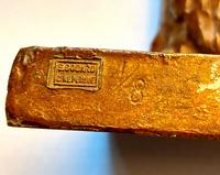 Ariane signature sur le socle, à l'arrière 