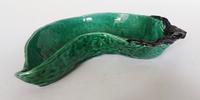 Coupelle forme poivron céramique émaillée vert foncé, L= 21 cm, H=4 cm 
