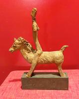 Don Quichotte ou Cavalier sur un mulet, terre cuite H= 15 cm (cheval avec socle en bois) bras manquants 