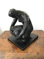 Femme assise, tête baissée, bronze noir (2) Collection privé