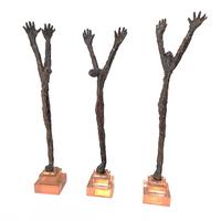 La forêt crucifiée ou trois hommes suppliciés socles plexiglas rose (1) (décrits déjà) 