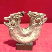 Oiseau à deux têtes terre cuite ou plâtre H=13 cm avec socle 