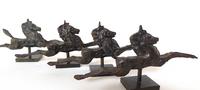 Petit cheval, pattes allongées, allignées, collection de 4 exemplaires socle métal 