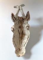 Tête de taureau terre cuite émaillée (1), blanche, vide poche, forme creuse, deux cornes servant d’anse L=25 cm 