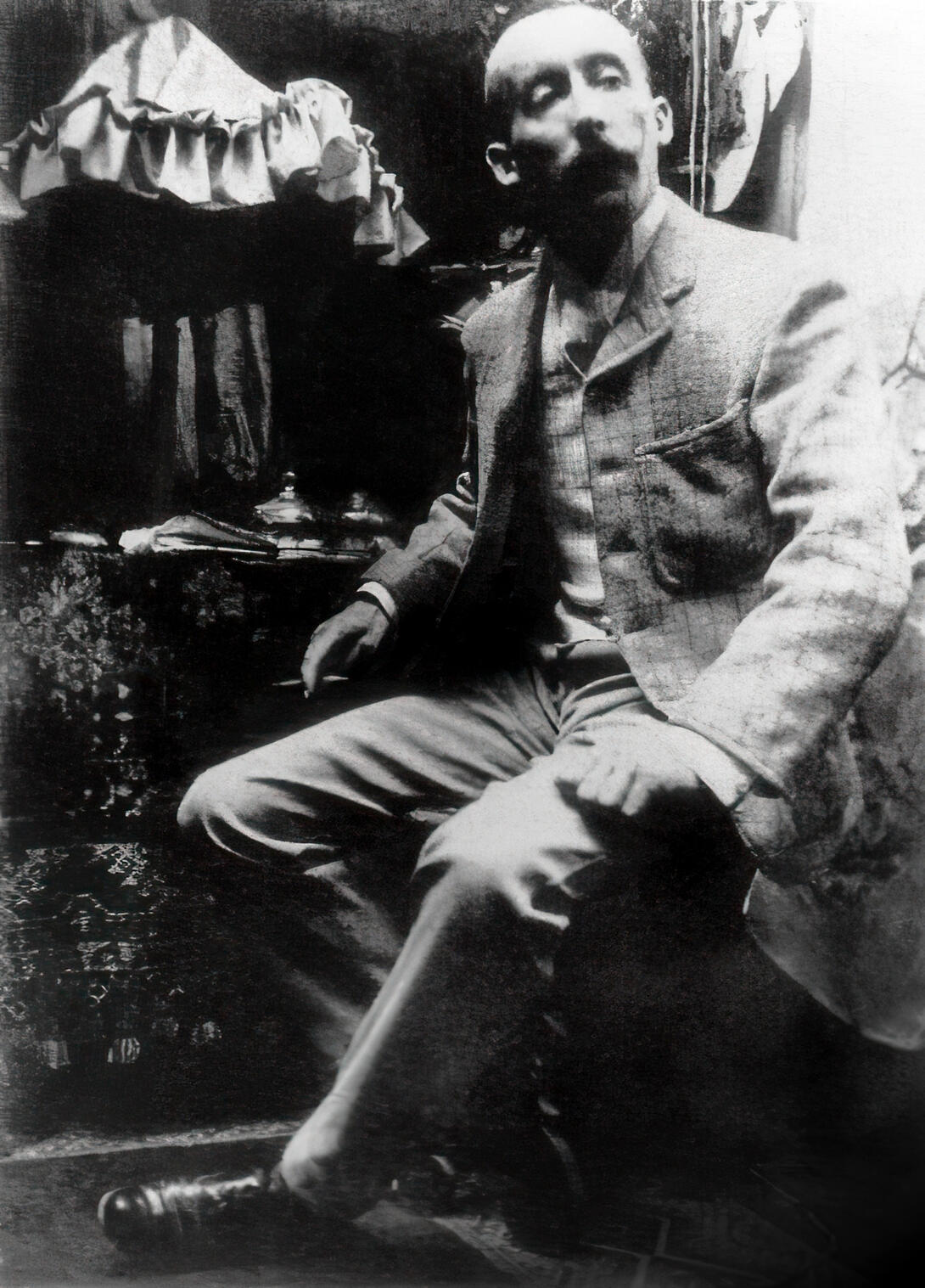 Gauguin assis