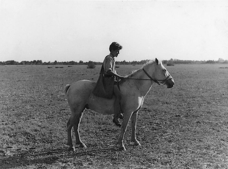 Toni Grand sur Bel Ami, le cheval qui l'amenait à l'école